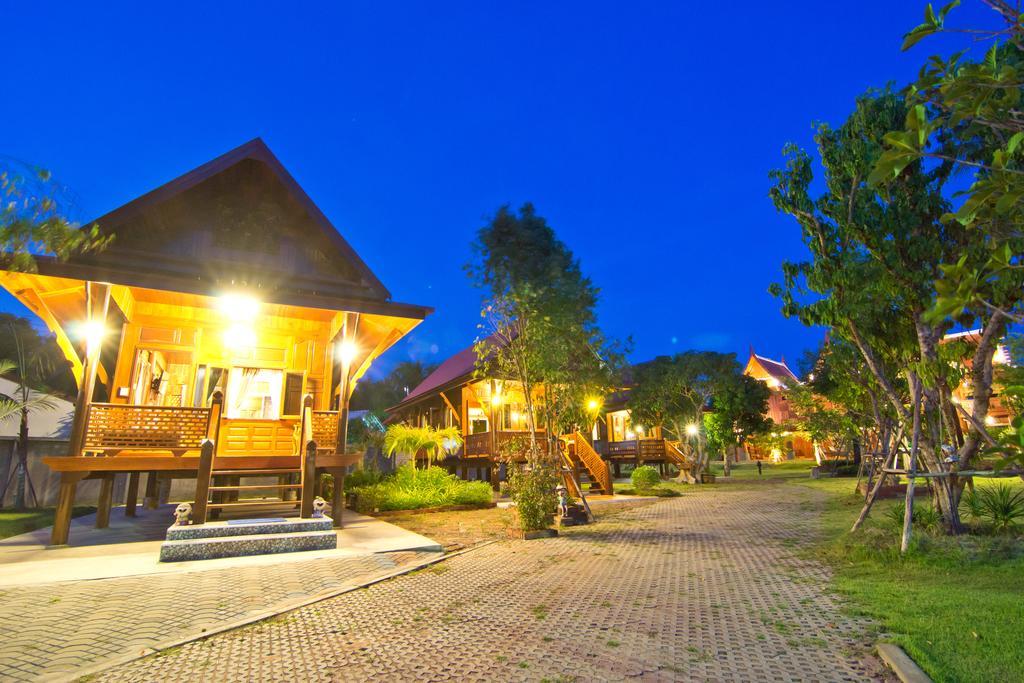 Bueng Bua Thong Resort Ban Huai Yai Exterior foto